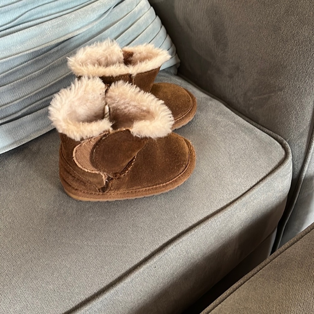 Girls EMU AUSTRALIA BOOTS Great condition size 6-12 months